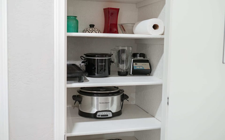 No matter what you want to cook in the kitchen, we have the appliance: two crockpots, a blender and griddle.