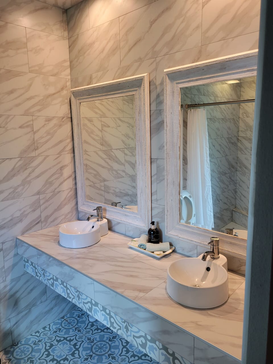 Traditional Room | Bathroom | Shower, towels
