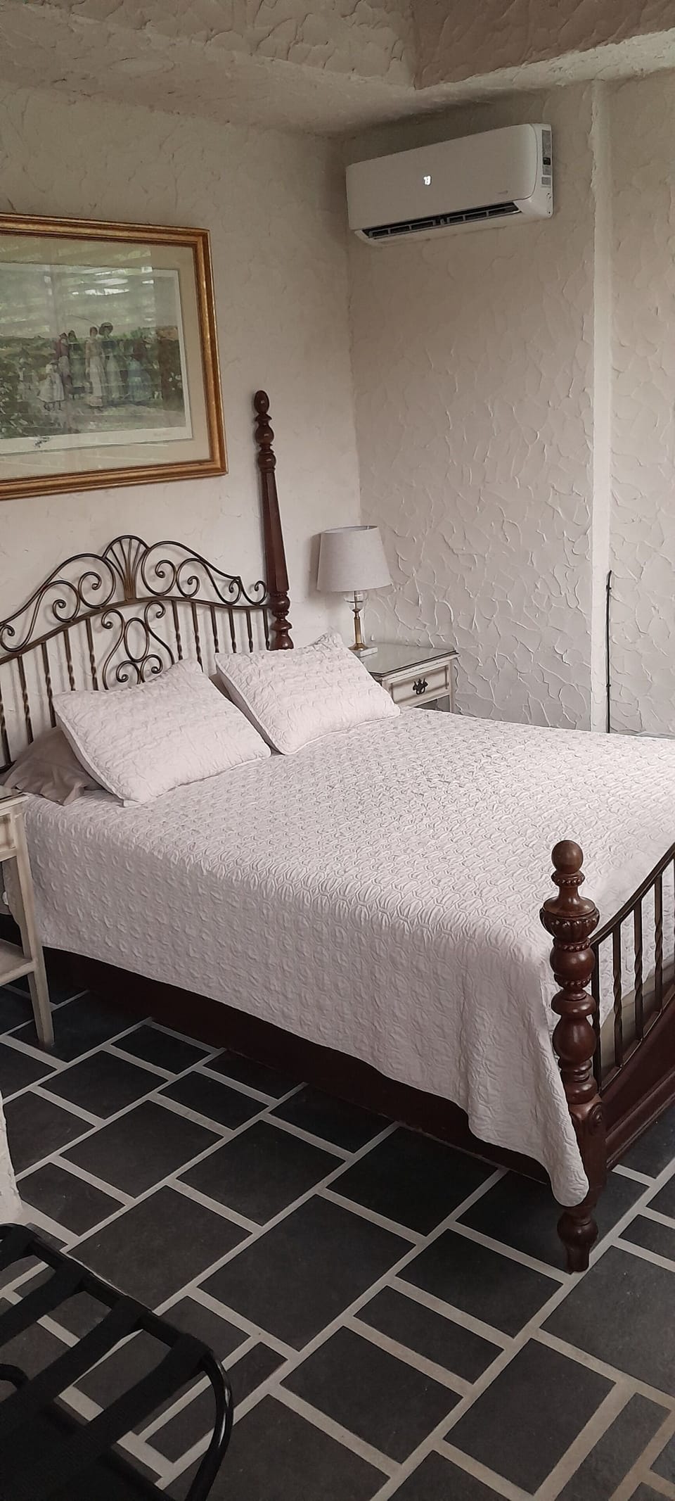 Traditional Room | Free WiFi
