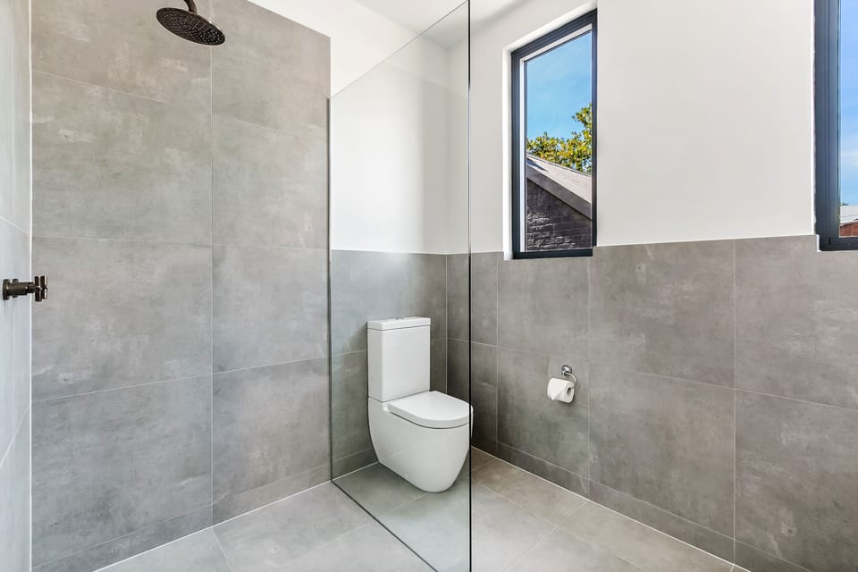Standard Double Room, Shared Bathroom | Bathroom | Shower, towels