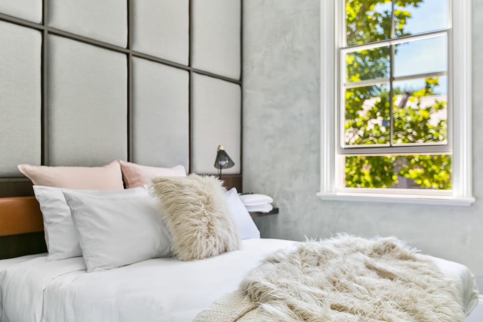 Standard Double Room, Ensuite | In-room safe, desk, free WiFi, bed sheets
