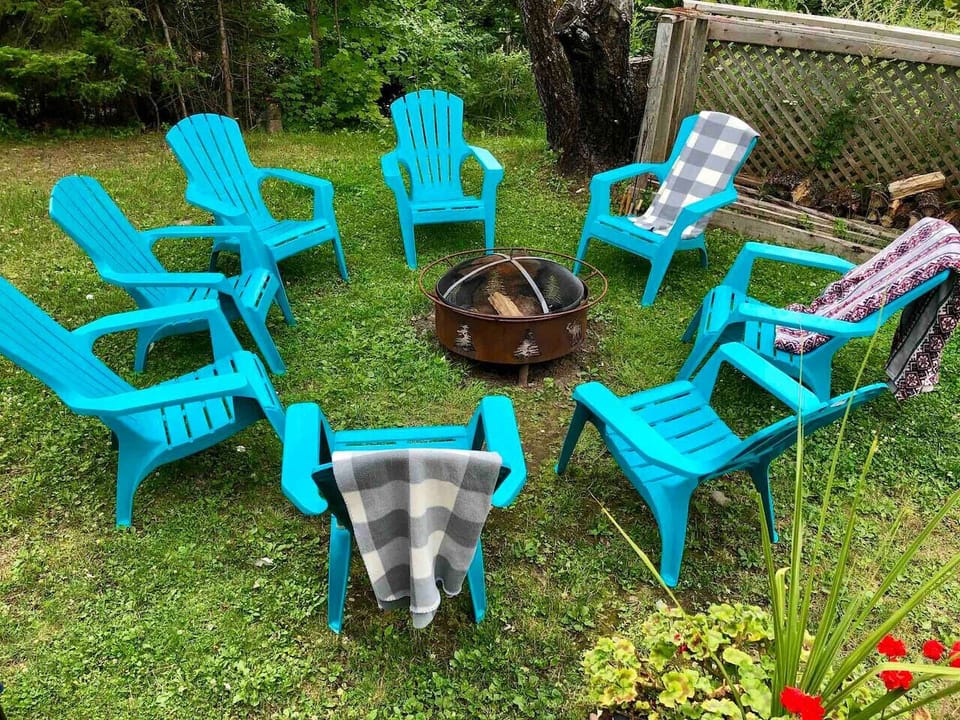 A cozy fire pit area for unforgettable summer evenings.