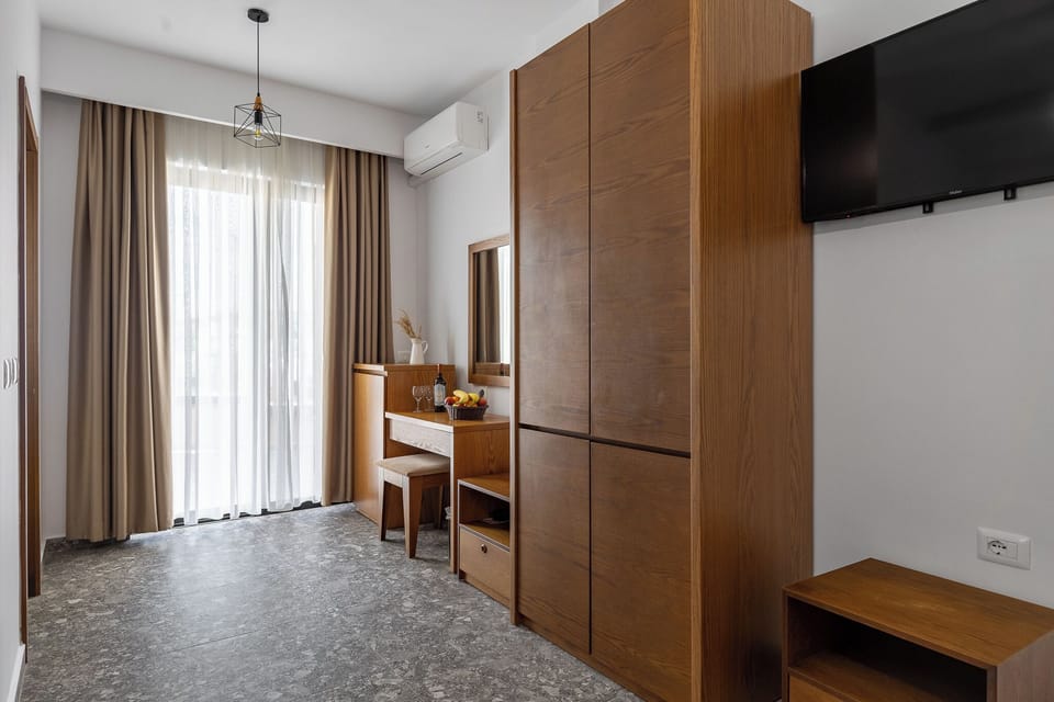 Desk, free WiFi, bed sheets