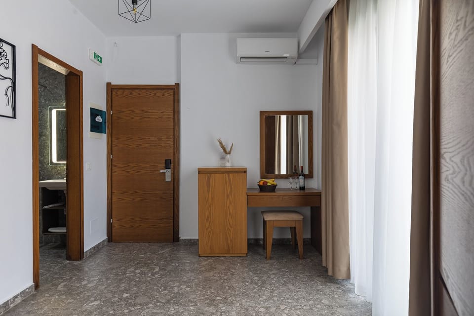 Double or Twin Room, Balcony | Desk, WiFi (free), bed sheets
