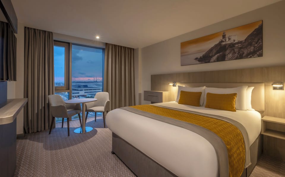 Executive King Room with Seaview | In-room safe, free cribs/infant beds, free WiFi, bed sheets