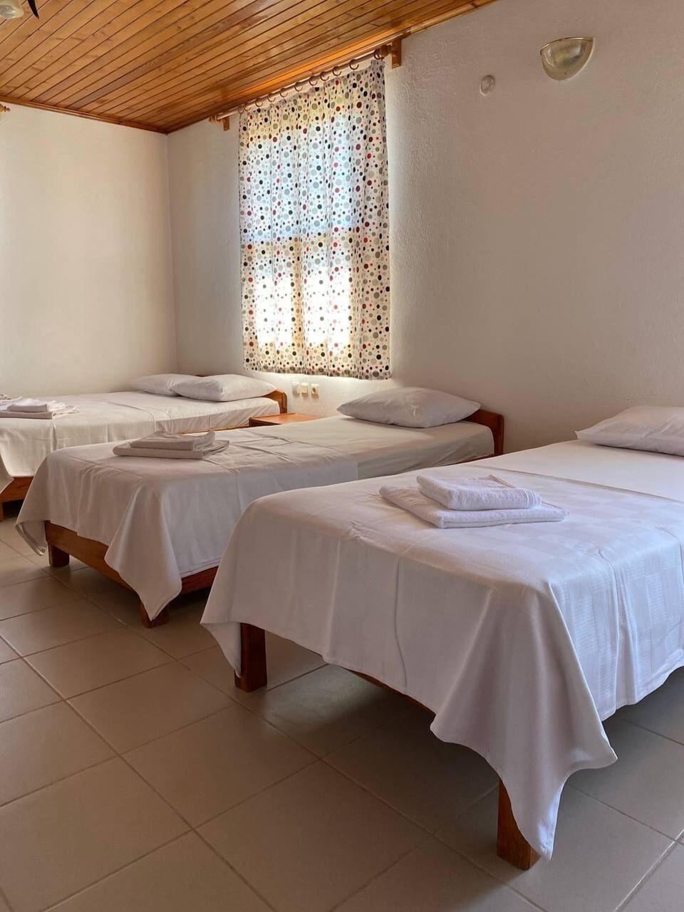 Minibar, free WiFi, bed sheets