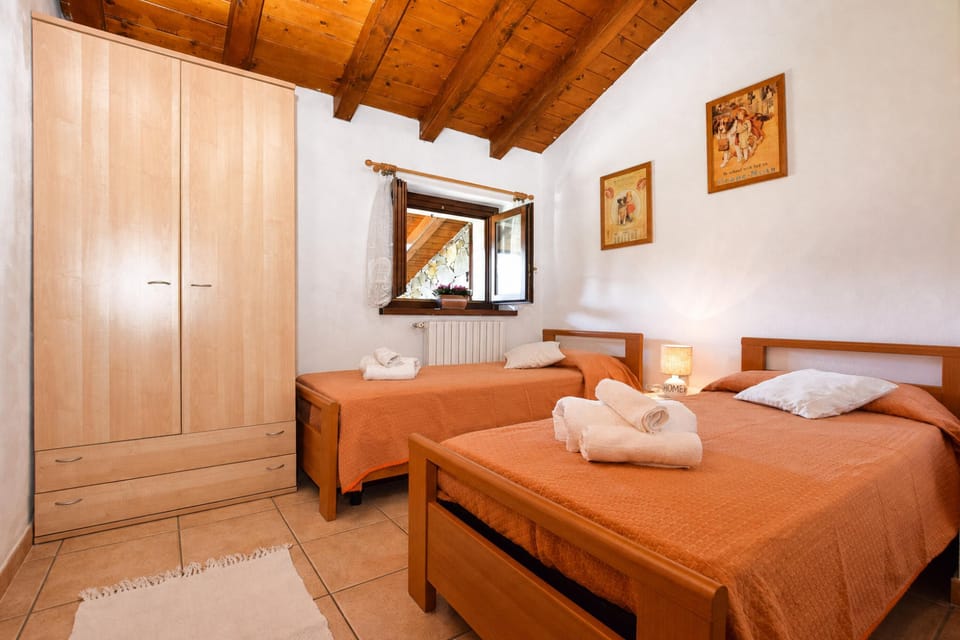 Twin bedroom
