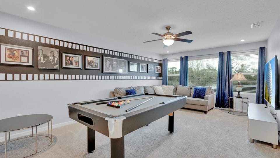 Beautiful 8 bed 6 bath villa located in Solara Resort