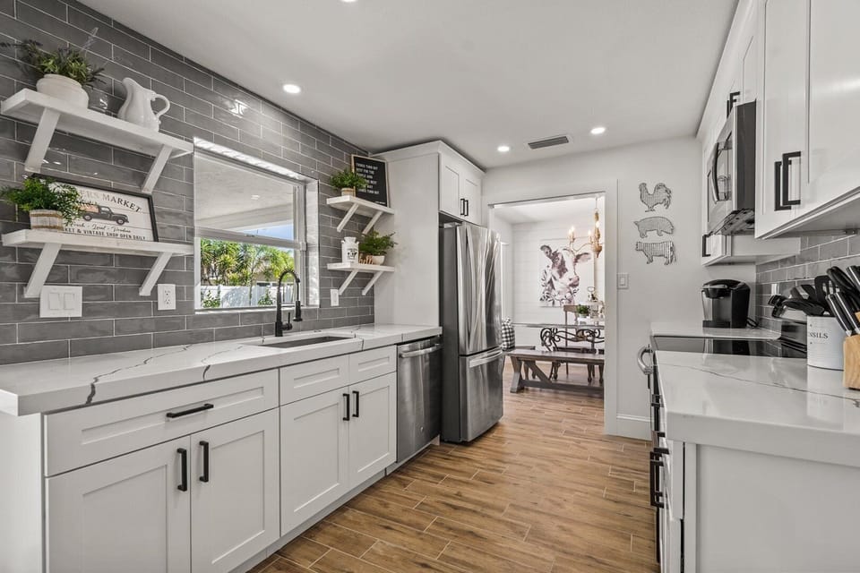 Kitchen with Coastal Farmhouse Decor'