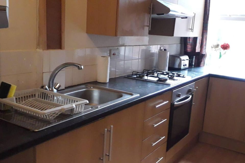 House | Private kitchen | Fridge, microwave, oven, stovetop