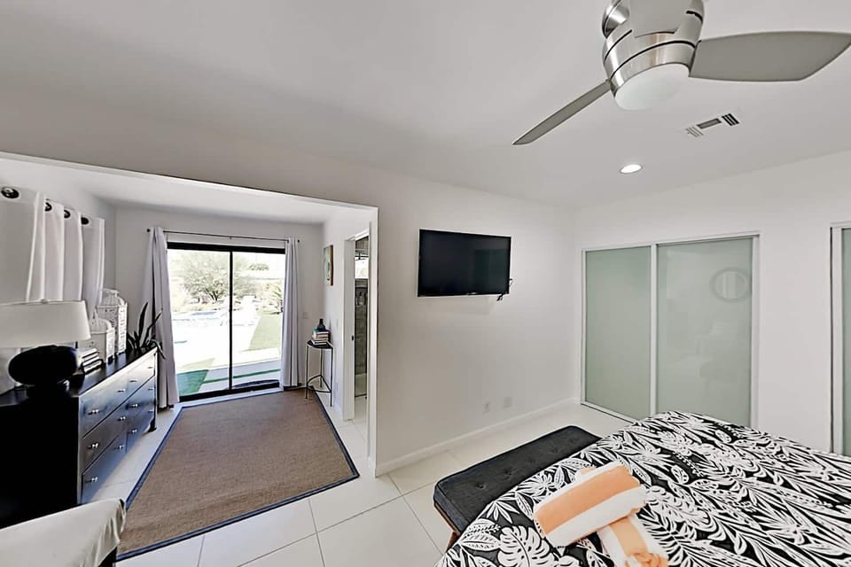Master bedroom with pool access
