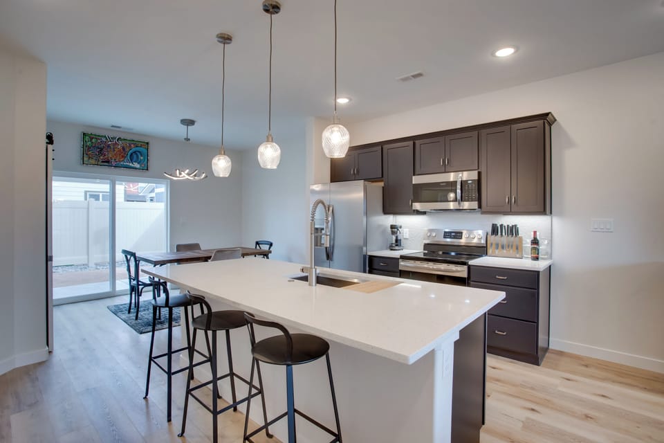 Kitchen | 1st Floor | Cooking Basics | Dishware/Flatware | Crockpot