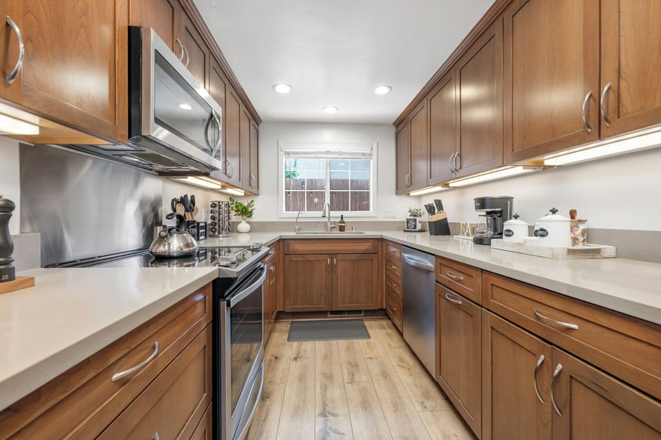 Cook in style with our fully equipped gourmet kitchen!