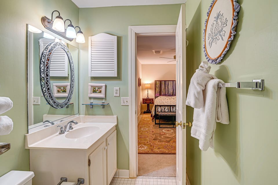 En-Suite Bathroom | Towels Provided