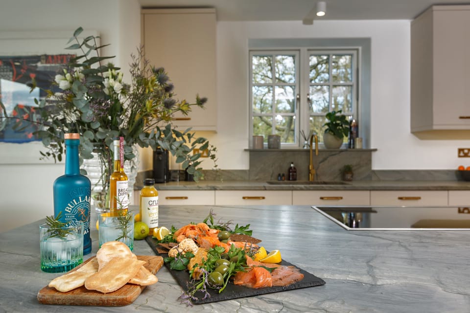 Ground floor: Well-equipped kitchen