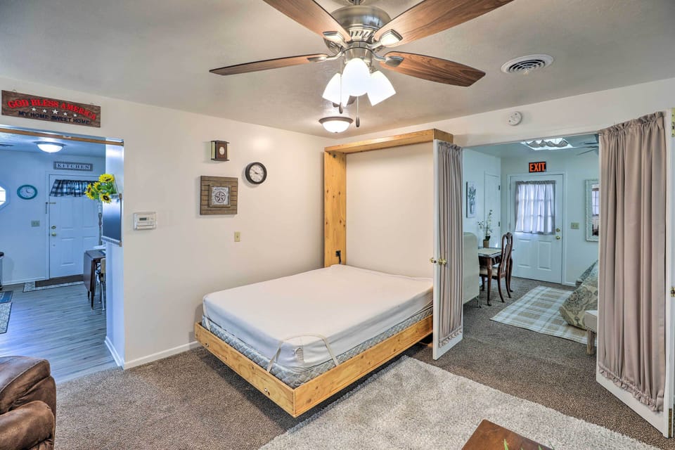 Living Room | Queen Murphy Bed