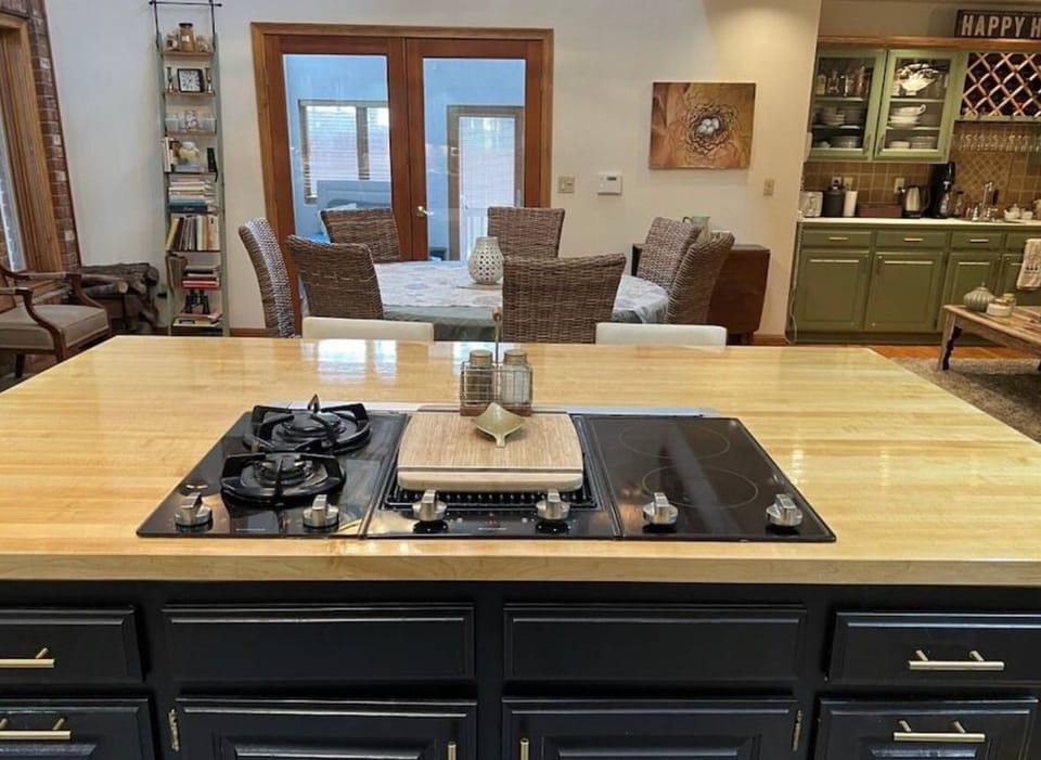 Gas & Electric Burners + Griddle/Grill