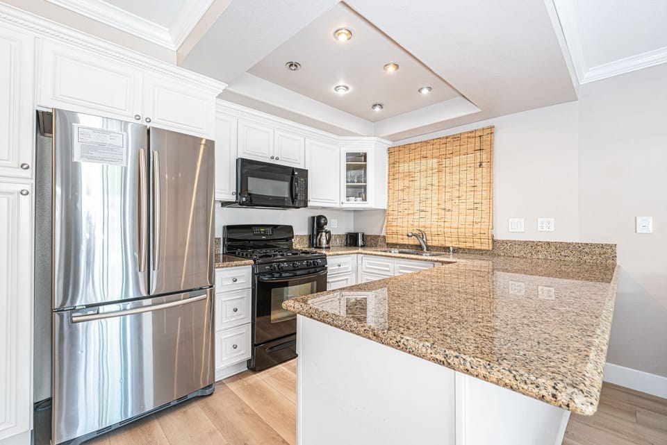 The kitchen comes stocked with dishes, utensils, cookware, bakeware, and large & small appliances. Guests must provide their own food, drink, condiments, and spices.
                