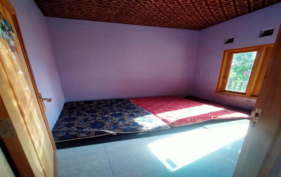 Family House | 6 bedrooms, desk