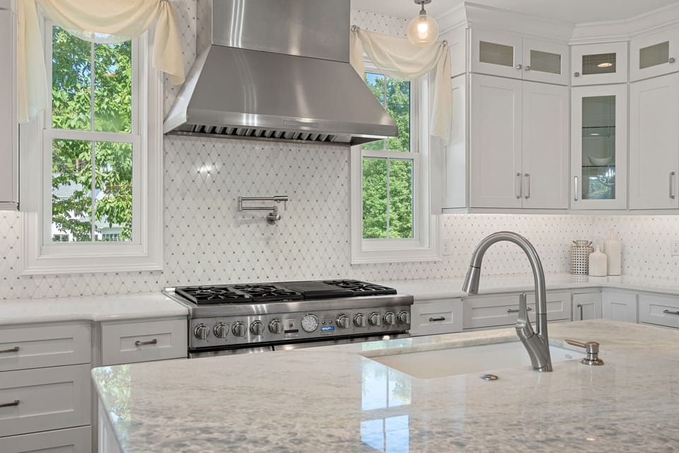 Large island and chef's dream gas stove!