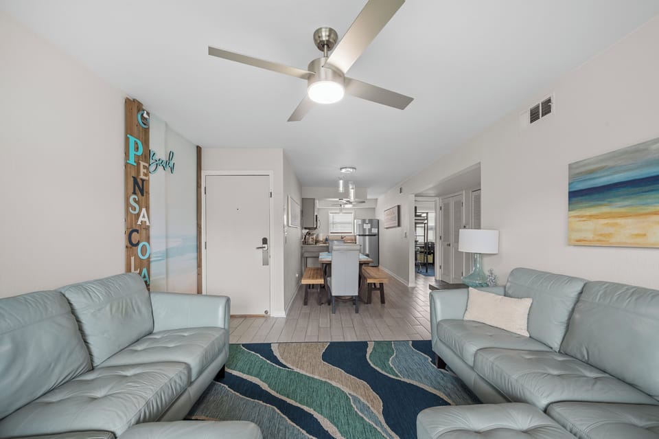 Living Room - Smart TV w/Netflix, WIFI throughout condo, Ceiling Fan