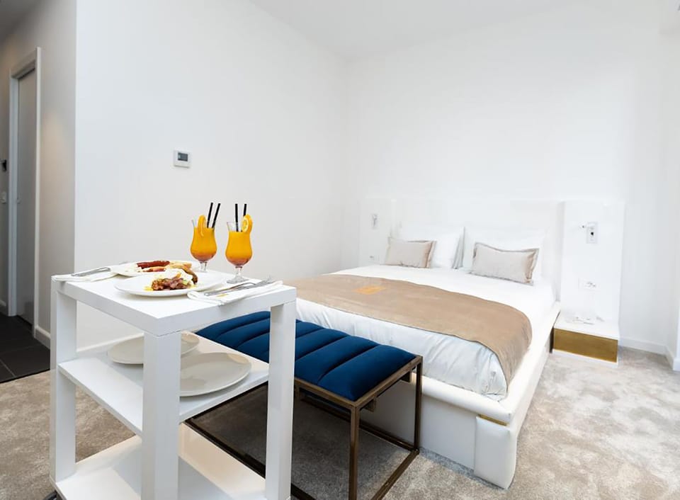 Standard Double Room | Soundproofing, bed sheets