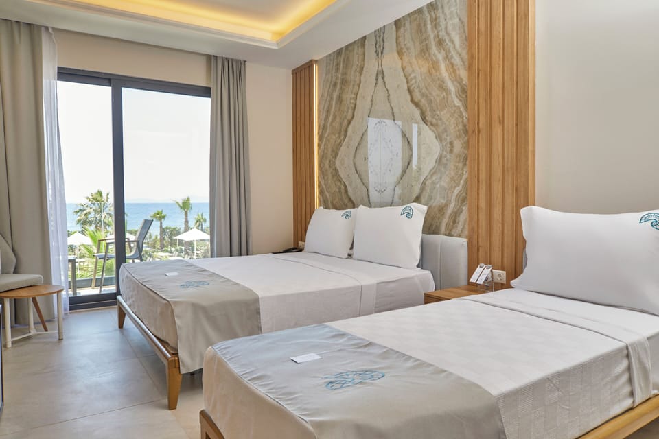 Deluxe Room Sea View | Minibar, desk, soundproofing, free WiFi