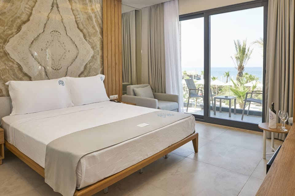 Deluxe Room Sea View | Minibar, desk, soundproofing, free WiFi