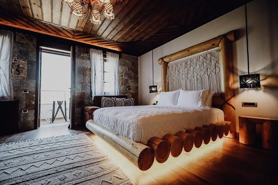 Queen Room | Soundproofing, bed sheets