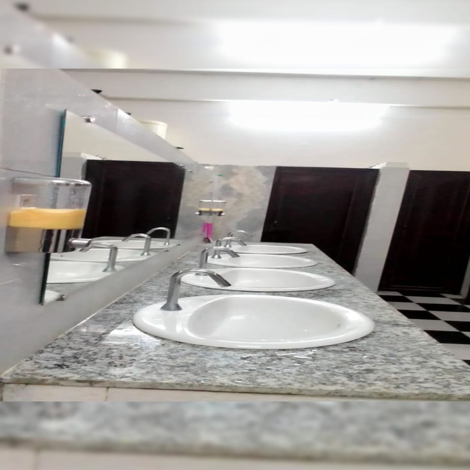 Basic Shared Dormitory, Mixed Dorm | Bathroom | Shower, rainfall showerhead