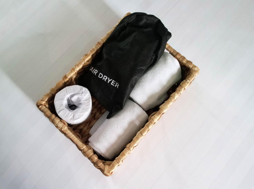 Junior Suite | Bathroom | Free toiletries, hair dryer, towels, soap