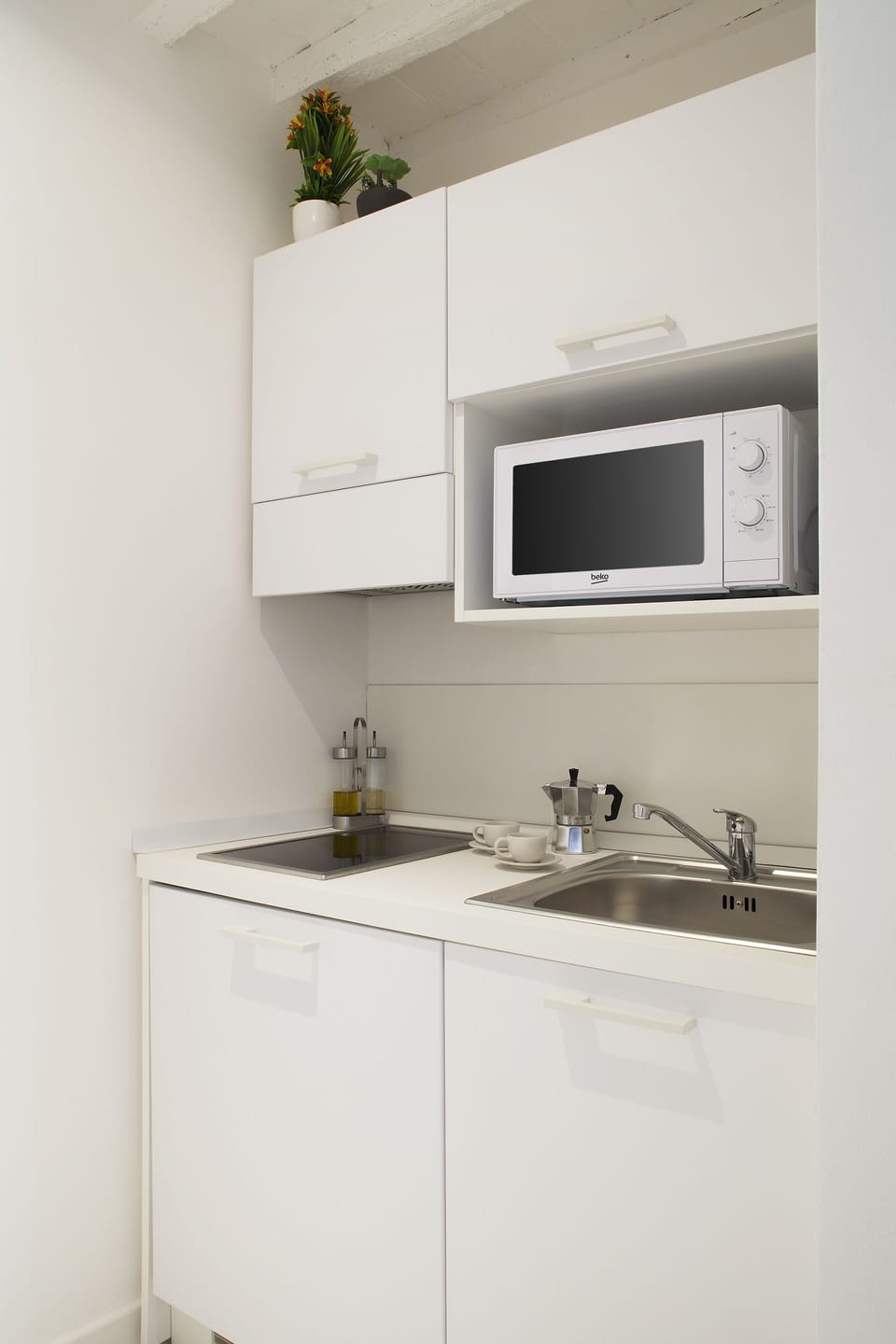 Deluxe Apartment, 1 Bedroom, Non Smoking, Hot Tub | Private kitchen | Microwave, stovetop, dishwasher, highchair
