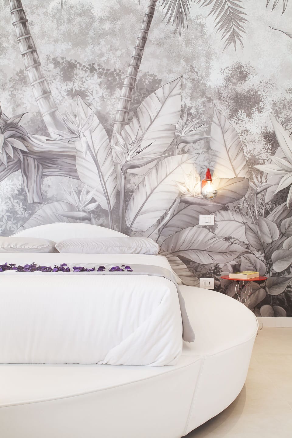 Deluxe Apartment, 1 Bedroom, Non Smoking, Hot Tub | In-room safe, blackout drapes, iron/ironing board (on request)