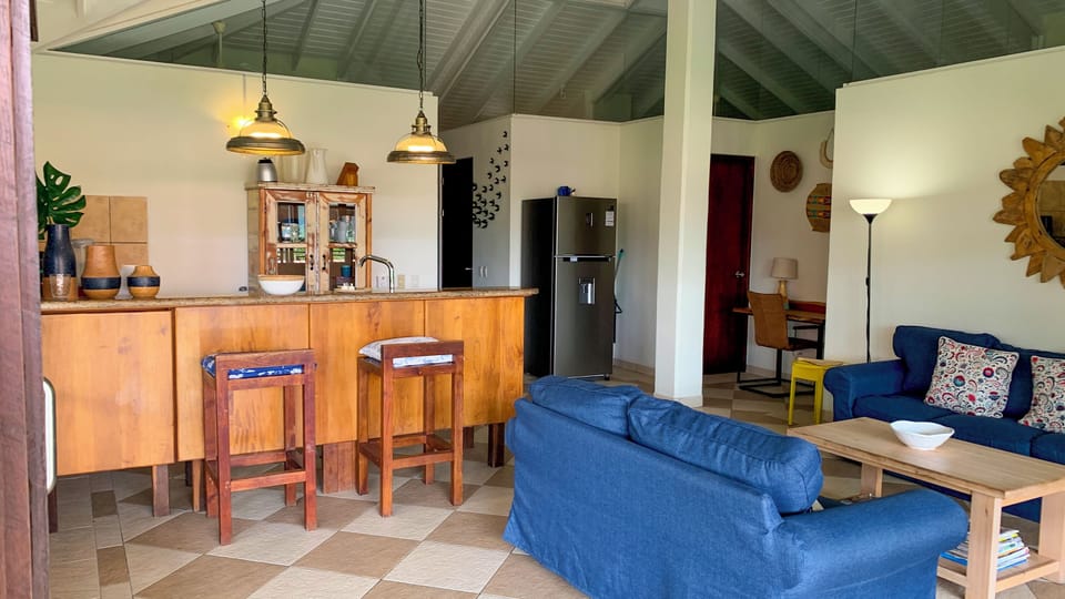 Woonkamer en open keuken
Living room and open-plan kitchen