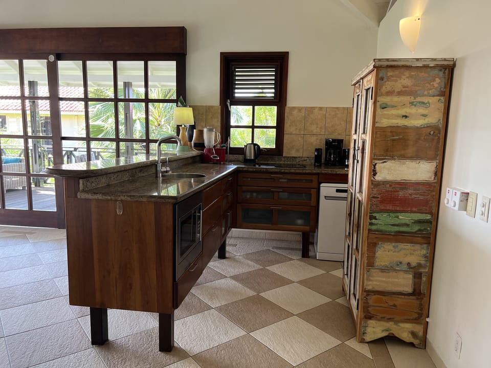 Woonkamer en open keuken