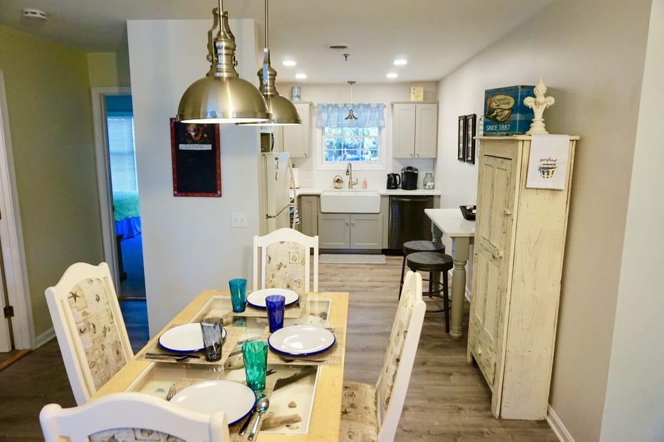 Large kitchen table with seating for 6.