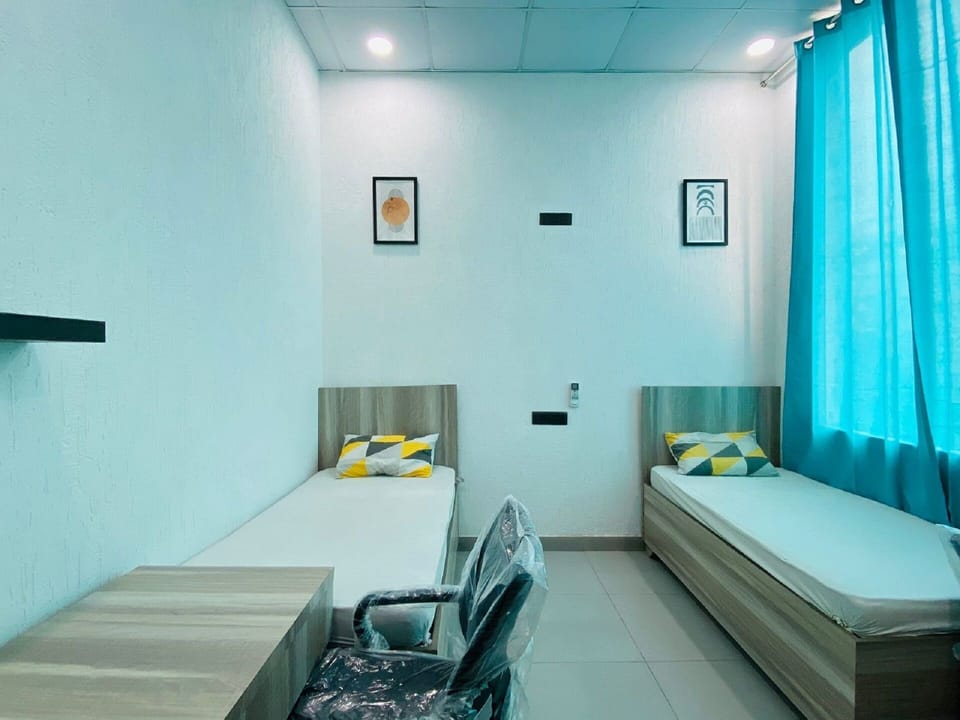 Deluxe Room, Men only, Non Smoking, Private Bathroom | 5 bedrooms, laptop workspace, bed sheets