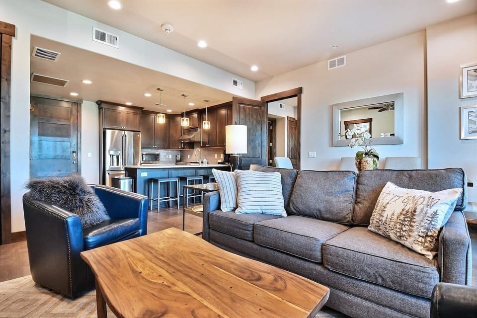 Condo, 2 Bedrooms | Interior
