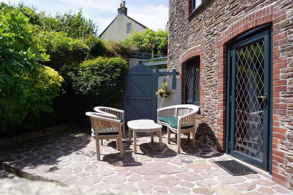Lower Carlane - Courtyard Seating 