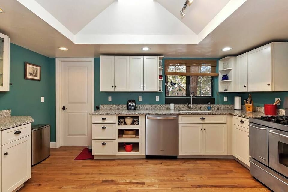 Full Kitchen area