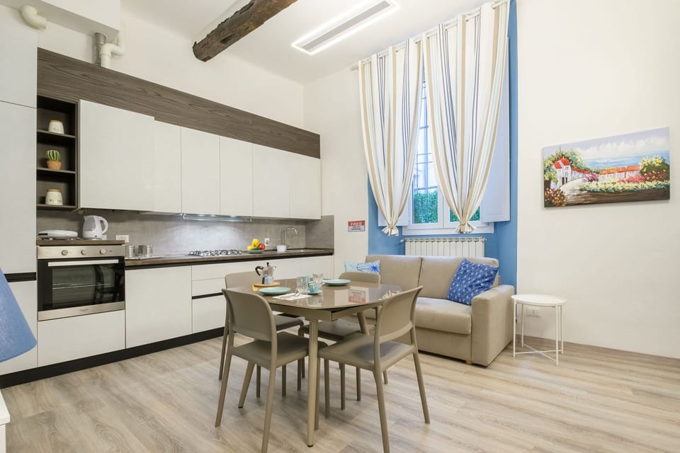 Classic Apartment | Private kitchen | Full-size fridge, microwave, oven, stovetop
