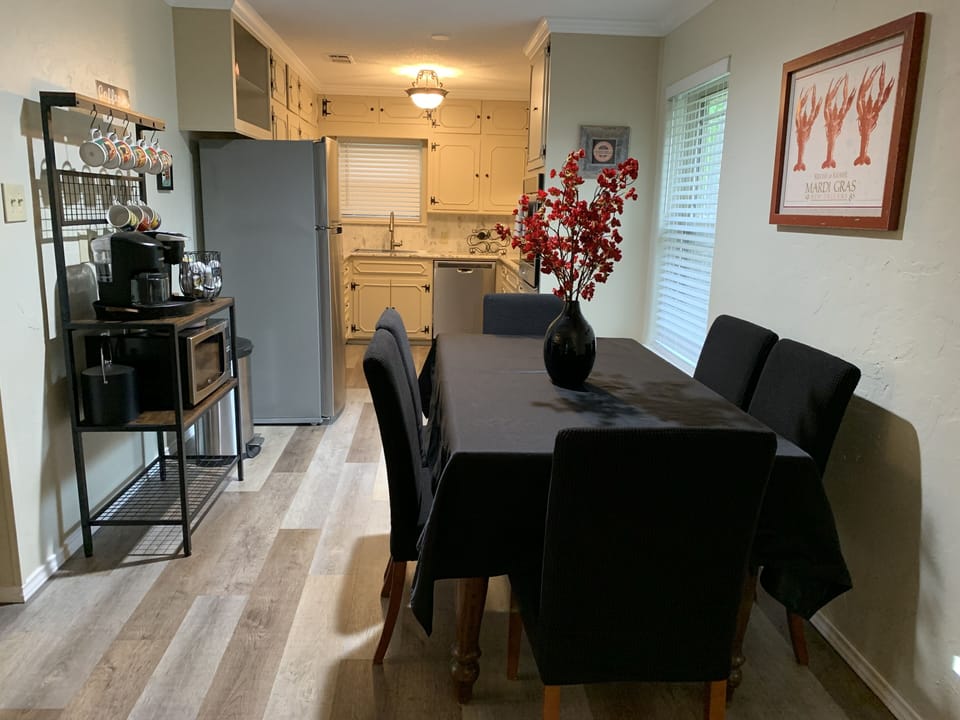 Dining table seats 6 