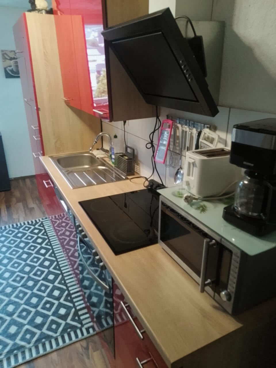 Coffee/tea maker, fridge, microwave, oven