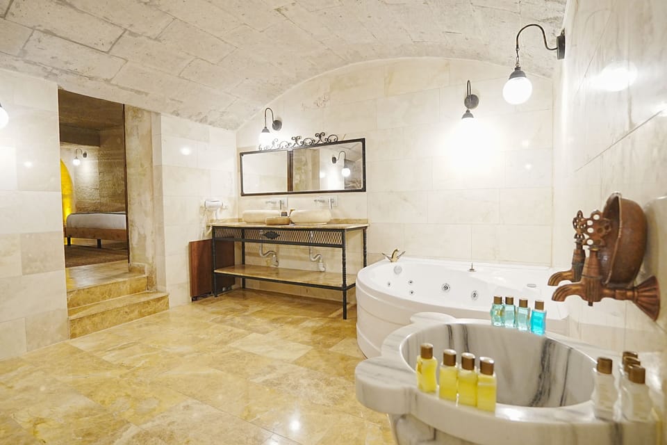 Deluxe Quadruple Room | Bathroom | Hair dryer, slippers, towels, soap