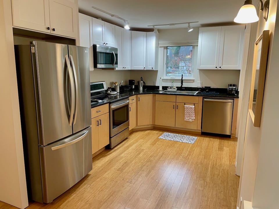 Full size kitchen