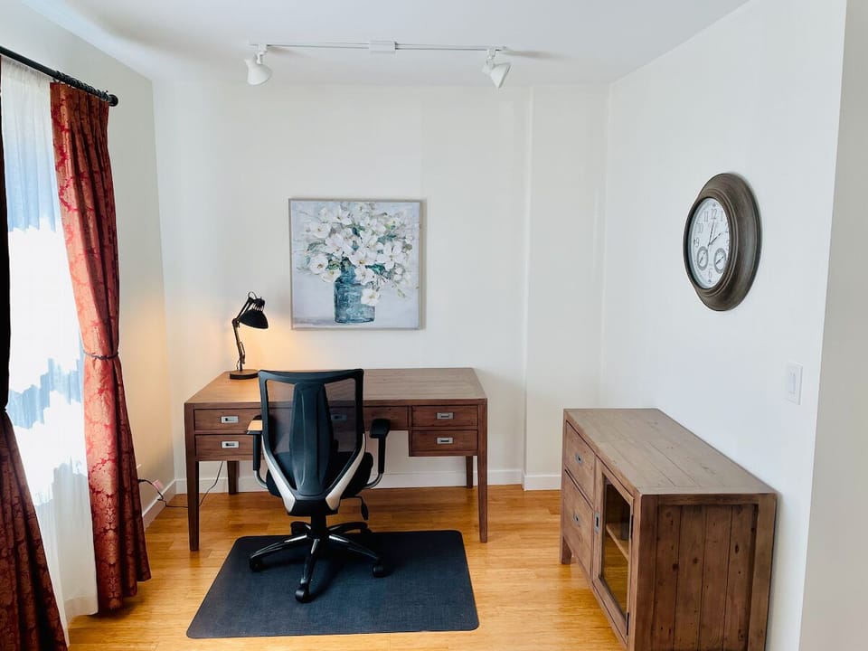Computer desk