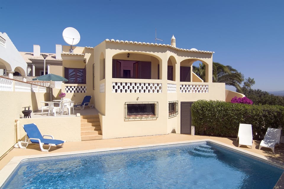 Villa Beatriz: The private pool is surrounded by a small terrace, which also has space for sun loungers and parasols.