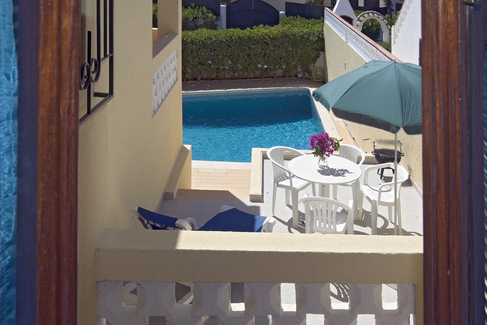 Villa Beatriz: Above the pool and to the side of the house is another, smaller terrace. This is equipped with a white round table and chairs and is ideal for reading or snacks.