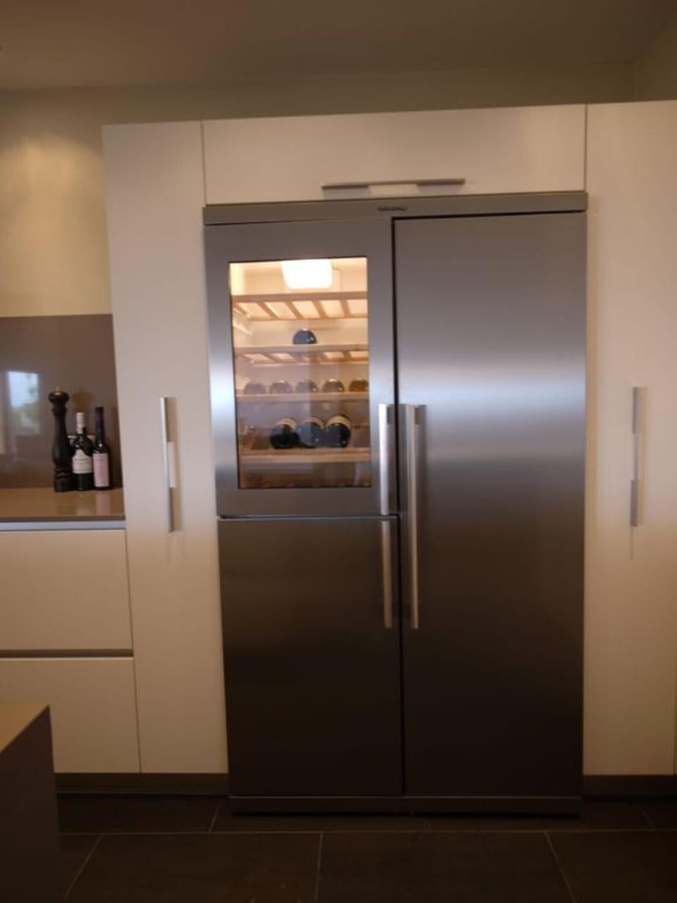 In Casa Aurora you will find a large American fridge with integrated freezer and wine cooler.