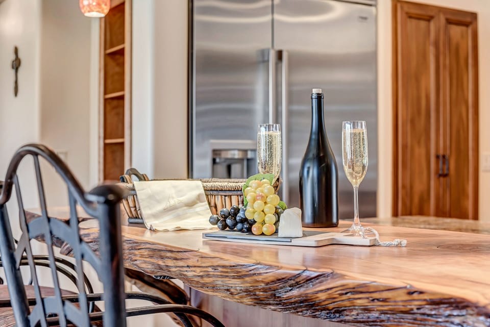 Unique Juniper Wood Breakfast Bar Countertop